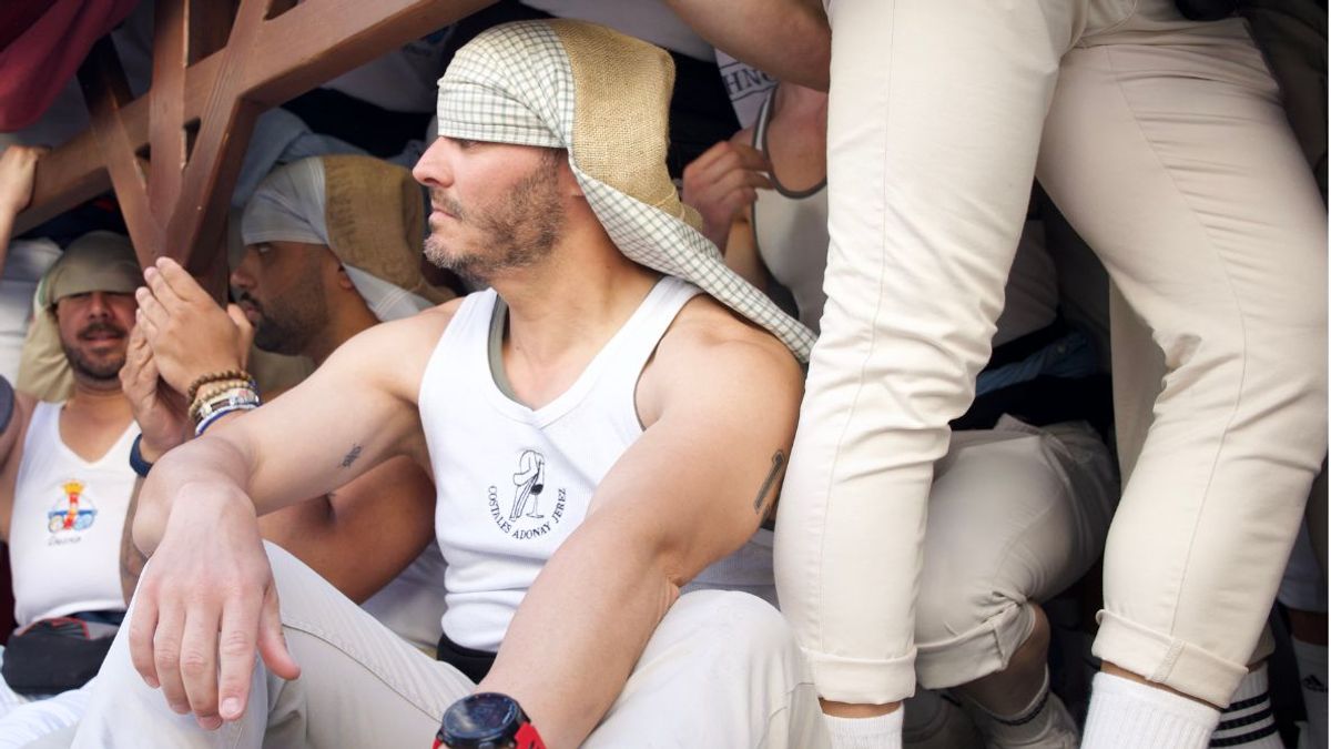 Een werknemer verlaat zijn baan om naar de spoedeisende hulp te gaan en wordt diezelfde dag ontslagen nadat hij het werk heeft verlaten: de rechtbank verklaart dit niet-ontvankelijk