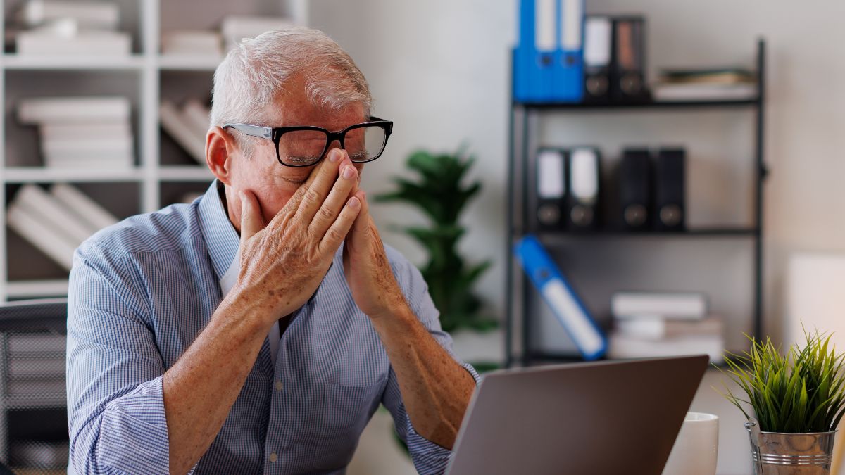 Hij bouwt 827 vakantiedagen op wegens gebrek aan personeel en moet gecompenseerd worden met 450.000 euro