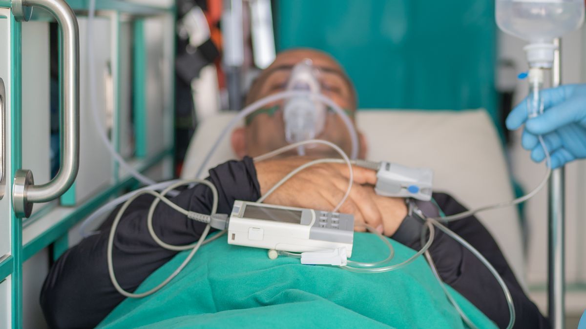 Hij krijgt een hartaanval, is 545 dagen ziek en wordt bij terugkomst ontslagen: Justitie zegt dat het een nietig ontslag is met een schadevergoeding van 7.501 euro schadevergoeding