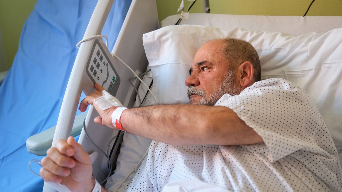 Hij krijgt een hartaanval, wordt blijvende invaliditeit ontzegd en wordt ontslagen nadat hij is ontslagen wegens slechte prestaties: het is nietig met een schadevergoeding van 7.501 euro