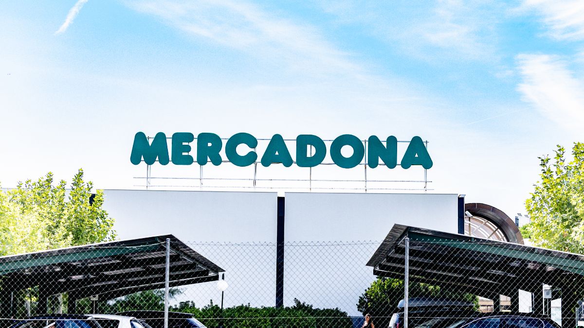 Hij wordt ontslagen bij Mercadona omdat hij twee dropjes heeft gegeten die in de prullenbak belandden en de gerechtigheid oordeelt in zijn voordeel omdat het ‘onevenredig’ is.