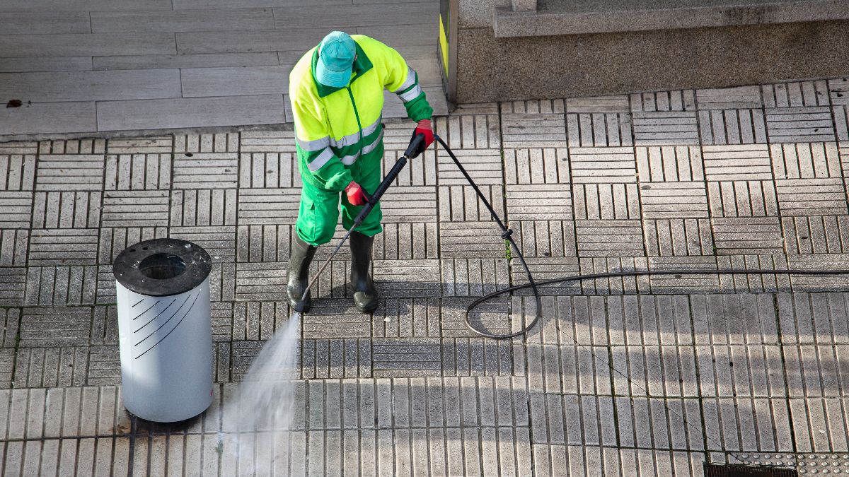 Hij wordt ontslagen wegens een totale blijvende invaliditeit na 12 jaar in de gemeenteraad: het is nietig omdat ze niet hebben geprobeerd zijn positie aan te passen of hem te verplaatsen