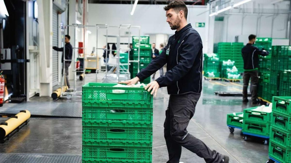 Mercadona ontvangt 8.000 sollicitaties voor 400 banen in zijn 'bijenkorf' in Vallecas, in een bijna tegengesteld proces