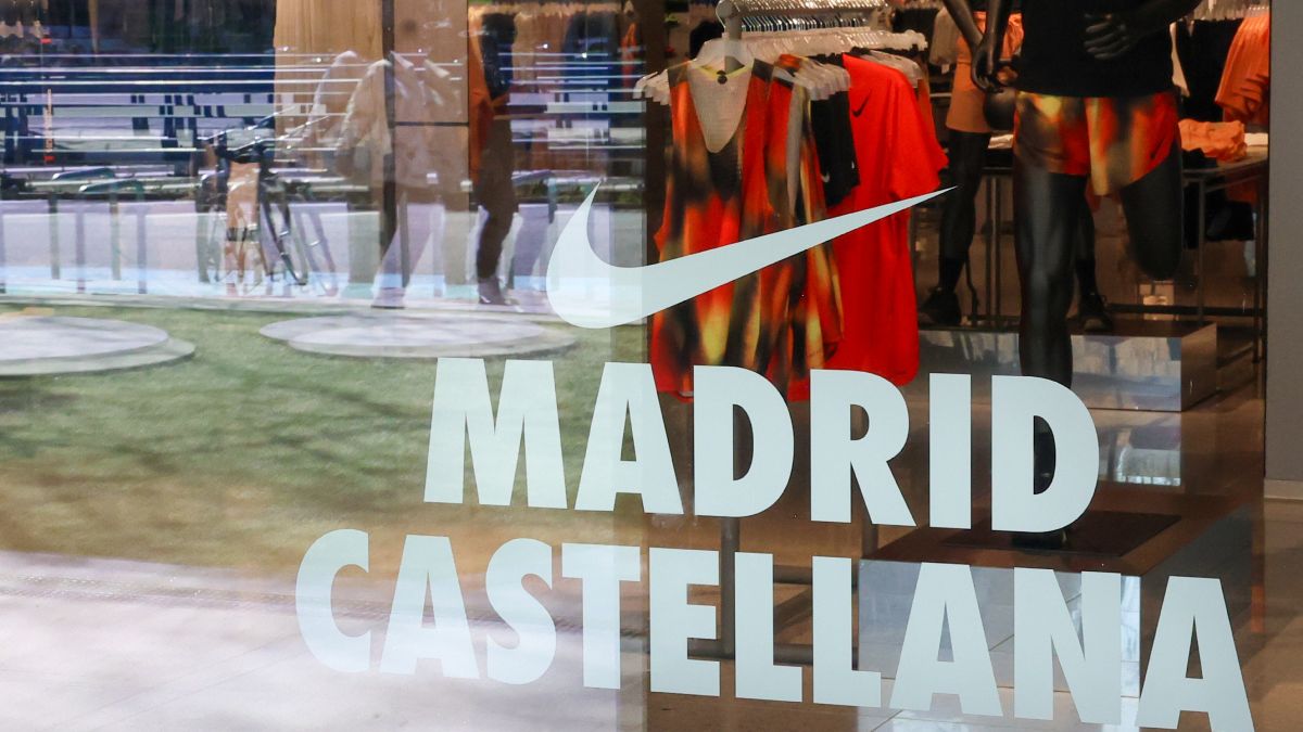 Nike bevestigt het ontslag van 1.400 werknemers en rechtvaardigt dit door het verlies van 35% van de winst vergeleken met vorig jaar