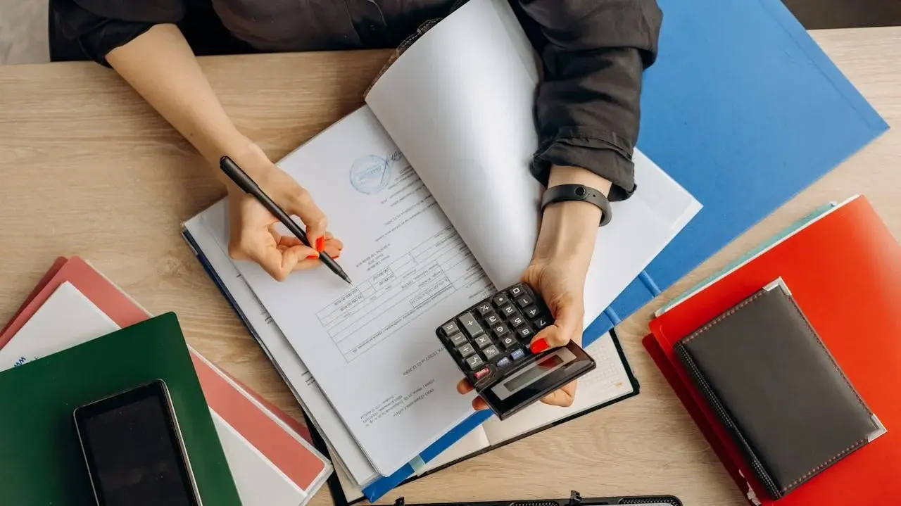 Sociale gediplomeerden vragen dat zelfstandigen geen bijdragen met terugwerkende kracht betalen