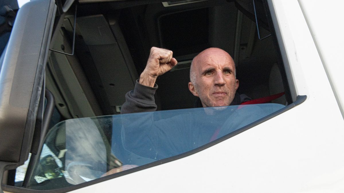 Transportsector ontploft: ‘Het is roekeloos dat 65-jarigen ruim acht uur per dag achter het stuur van vrachtwagens zitten’