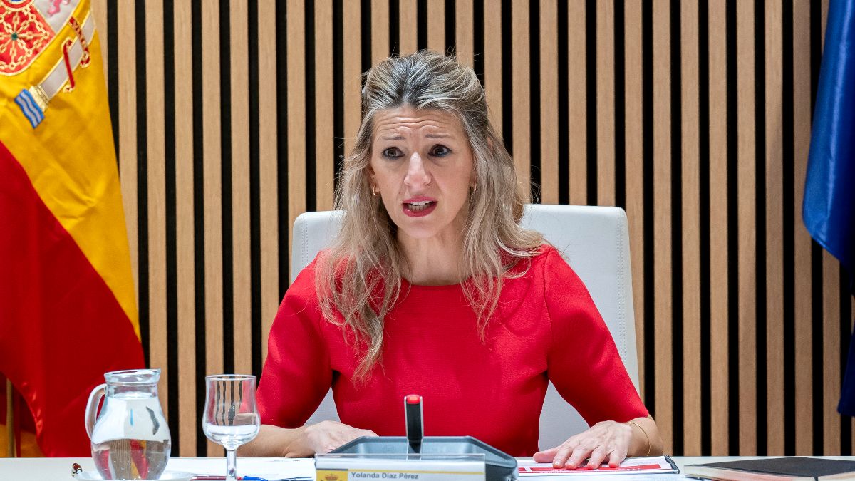 Yolanda Díaz moedigt migranten aan om arbeidsmisbruik te melden, zelfs als ze zich in een irreguliere situatie bevinden