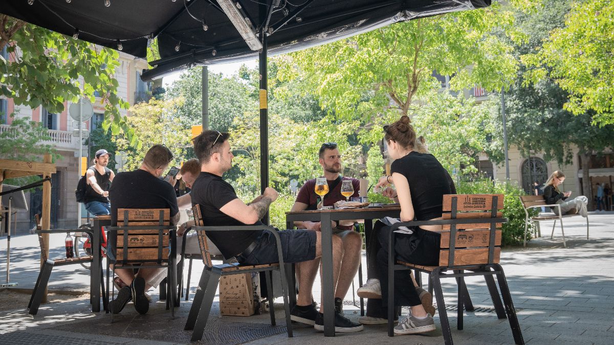 Ze wordt ontslagen omdat ze een zomertinto drinkt terwijl ze met ziekteverlof is vanwege diabetes: ze moet worden hersteld en gecompenseerd met 24.000 euro