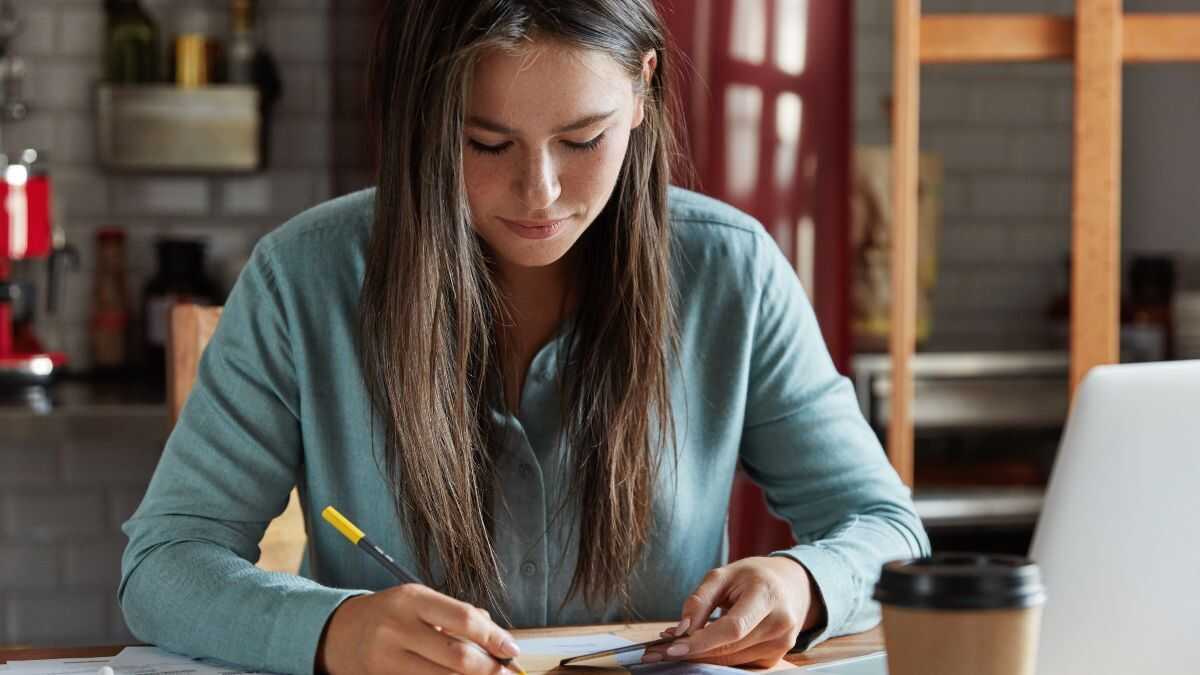 Welke masterdiploma’s kunnen zelfstandigen van hun inkomen aftrekken en wanneer accepteert de Schatkist deze?