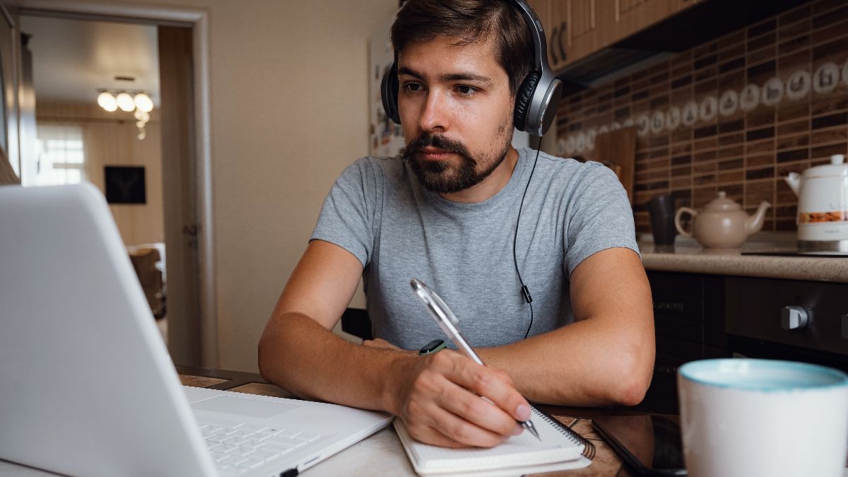 De SEPE en Fundae lanceren nieuwe gratis online cursussen voor zelfstandigen: administratie, marketing of Kunstmatige Intelligentie