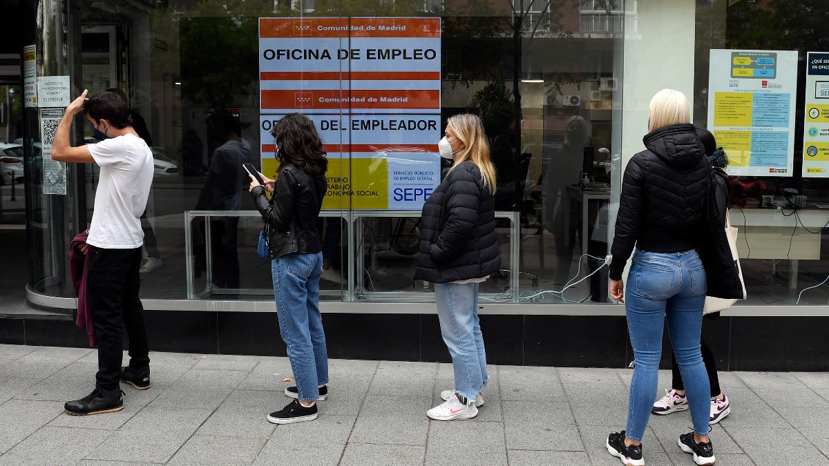 De jeugdwerkloosheid doorbreekt de ‘barrière’ van 170.000 en vervijfvoudigt de vermindering van de rest van de arbeidspiramide