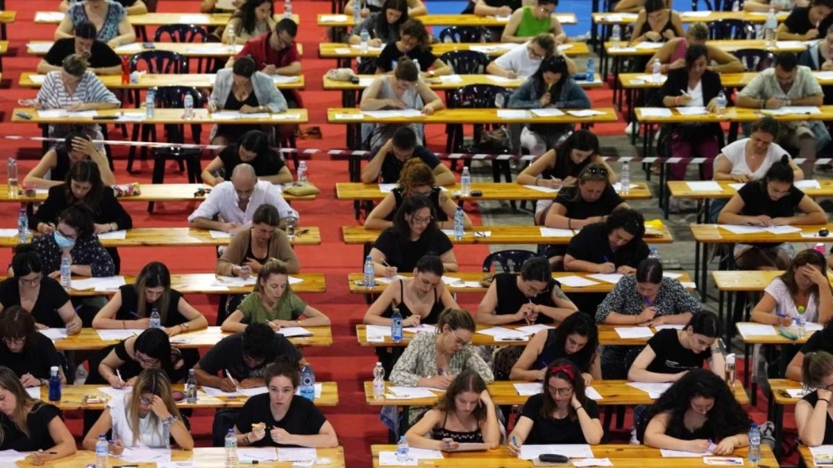 De opposities die alleen om ESO vragen, zijn er 1.450 plaatsen en hebben een salaris van 1.560 euro