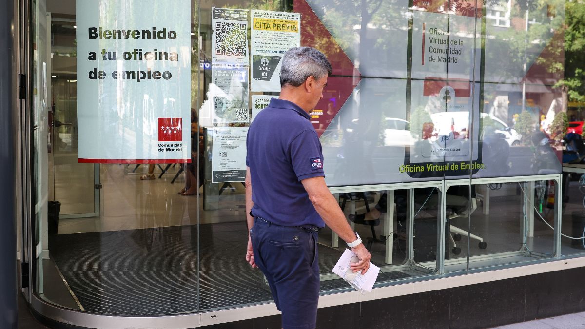 De werkloosheid daalt in april met 62.688 mensen, maar ruim 90% van de werklozen is ouder dan 25 jaar