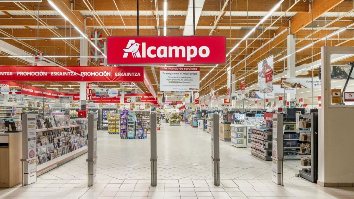 Een beveiligingschef die voor Alcampo werkte, werd ontslagen omdat hij de prijs van verschillende flessen wijn bij de zelfscankassa had gemanipuleerd: het is passend