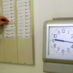 Het Hooggerechtshof bevestigt dat een werknemer met een vast rooster geen overuren kan aanrekenen zonder bewijsmateriaal te overleggen, zelfs als het bedrijf de werkdag niet bijhoudt.