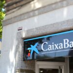 Hij wordt na vijftien jaar ontslagen bij CaixaBank omdat hij de werkelijke verzekeringskosten voor klanten verborgen hield en hen liet geloven dat de geschenken gratis waren