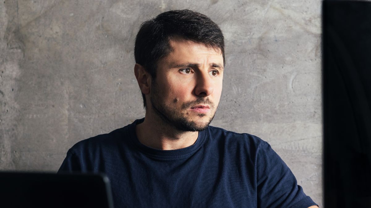 Kunstmatige intelligentie elimineert uw functie en berekent uw salaris en anciënniteit naar beneden, zodat u minder compensatie krijgt: het is onredelijk ontslag