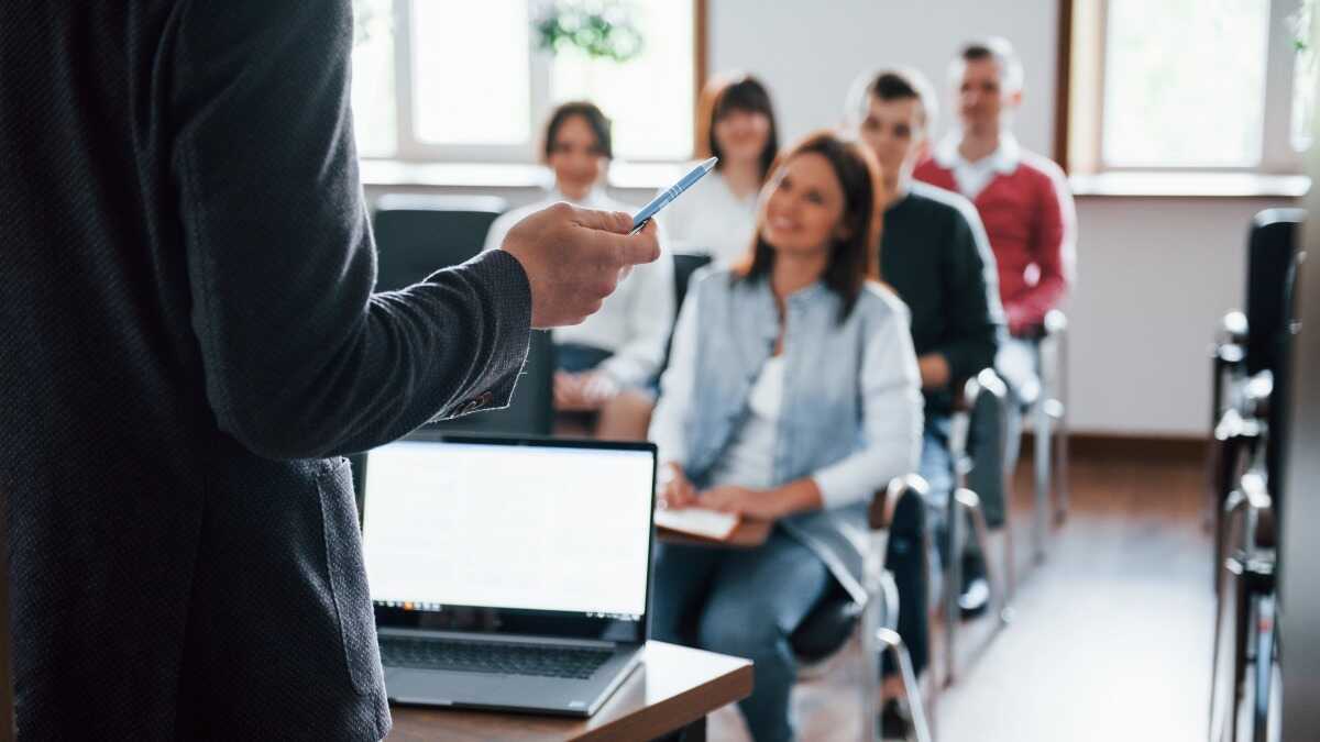 MKB-bedrijven en zelfstandigen kunnen gratis training krijgen om kunstmatige intelligentie in hun bedrijf toe te passen