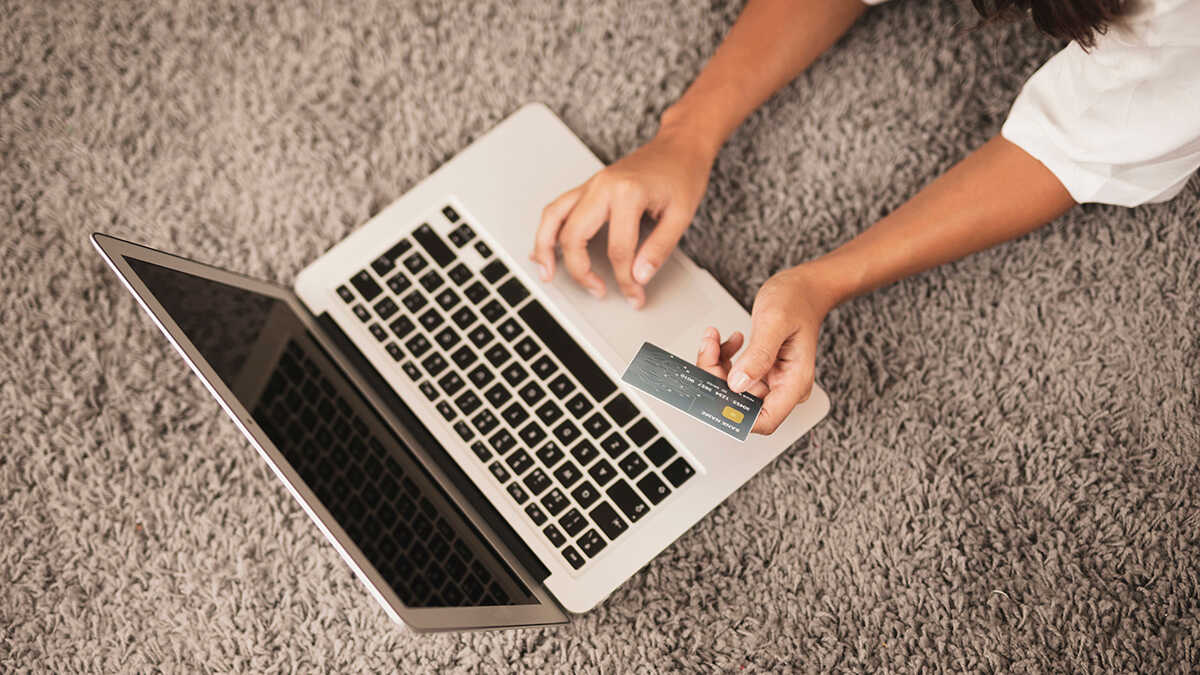 Het ministerie van Financiën informeert 437.000 zelfstandigen over online verkopen: wanneer en hoe ze deze moeten aangeven