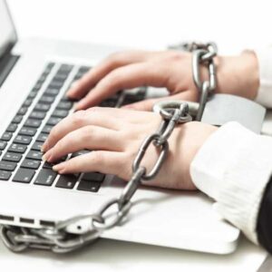 Het ministerie van Financiën zal sneller beslag kunnen leggen op het geld van zelfstandigen en bedrijven via Revolut, PayPal of Wise