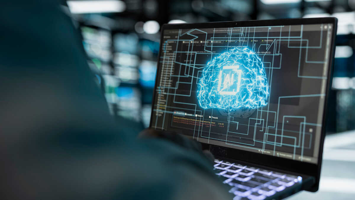 Cyberaanvallen op zzp’ers komen eerder voort uit fouten in programma’s dan uit valse e-mails om wachtwoorden te stelen.