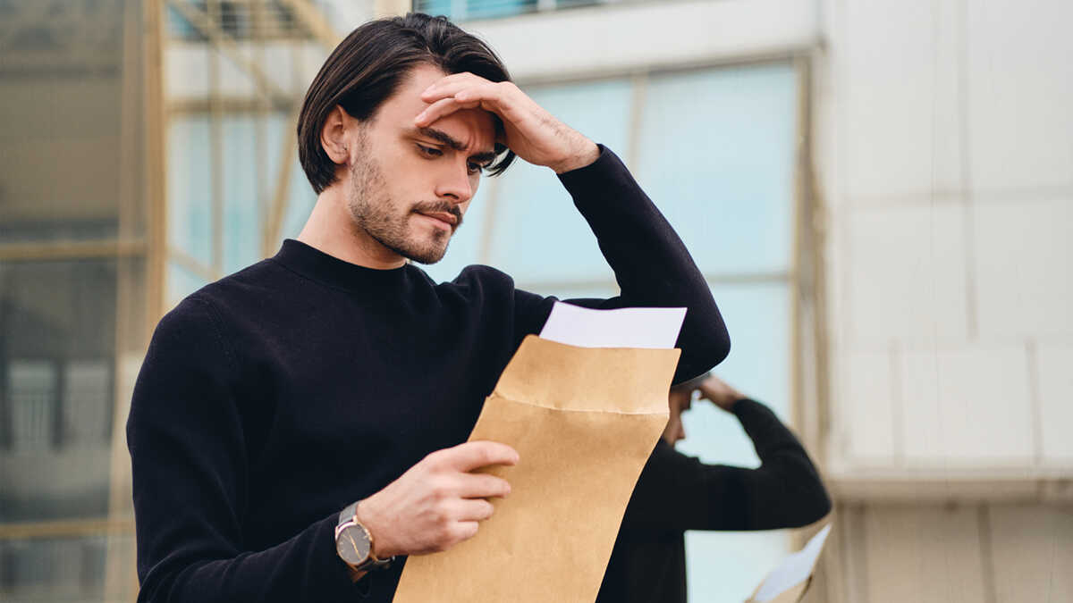 Zelfstandigen zijn verplicht een werknemer weer in dienst te nemen of te vergoeden als zij op oneigenlijke wijze onderzoek doen naar het gepleegde strafbare feit.