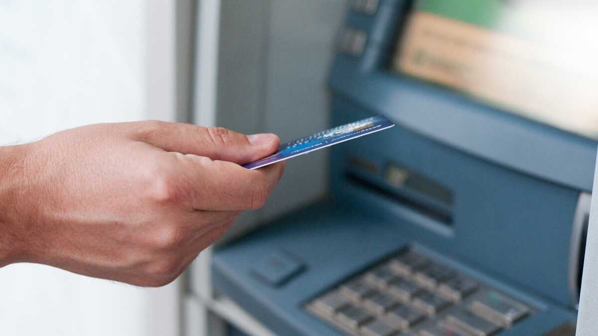 Het ministerie van Financiën kan vanaf september binnen 24 uur beslag leggen op de bankrekeningen van zelfstandigen