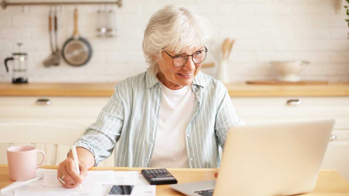 Gepensioneerde zelfstandigen: hoe facturen worden belast na pensionering