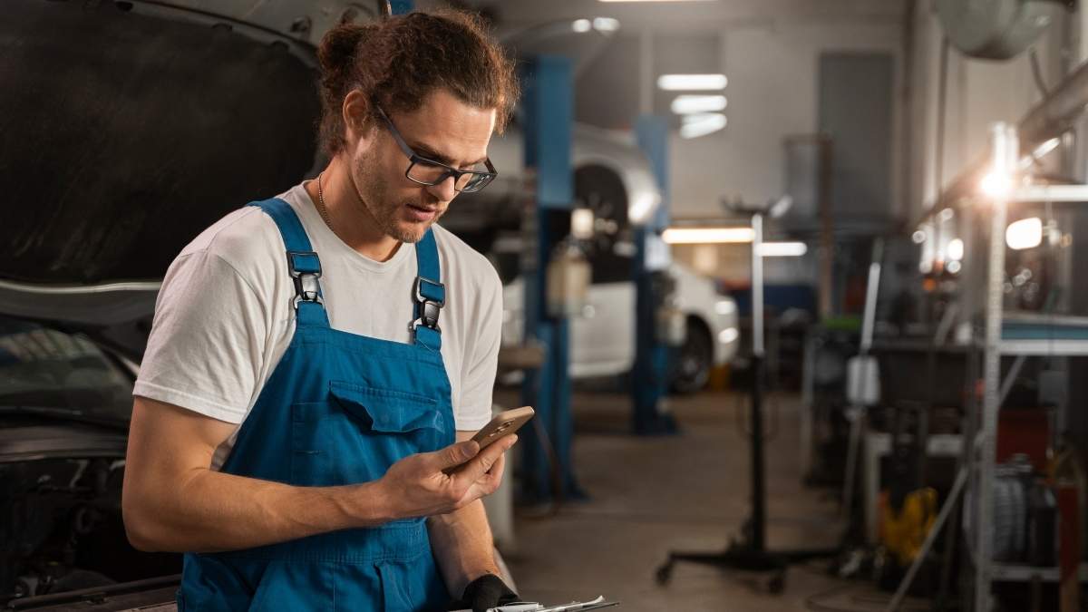 Duizenden MKB-bedrijven zullen te maken krijgen met een blokkering van de sms die zij naar hun klanten sturen als zij hun alias niet binnen drie dagen registreren