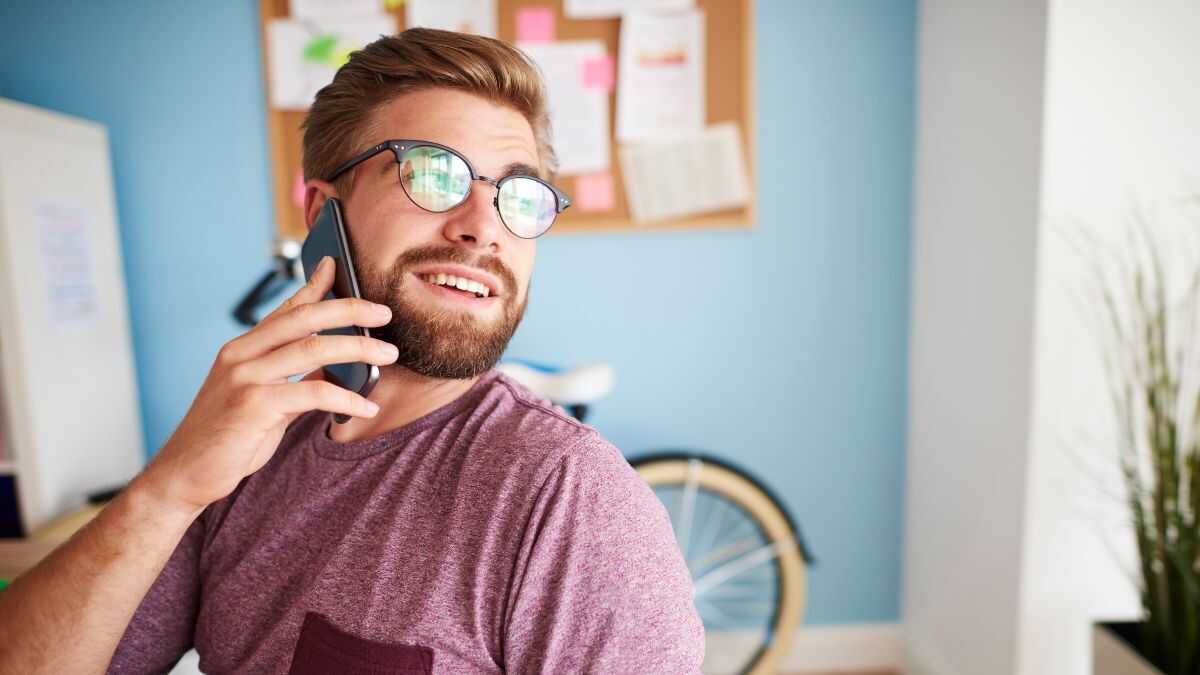 Het ministerie van Financiën maakt duidelijk of zelfstandigen hun persoonlijke mobiele telefoon kunnen aftrekken als ze deze later alleen voor het bedrijf gebruiken