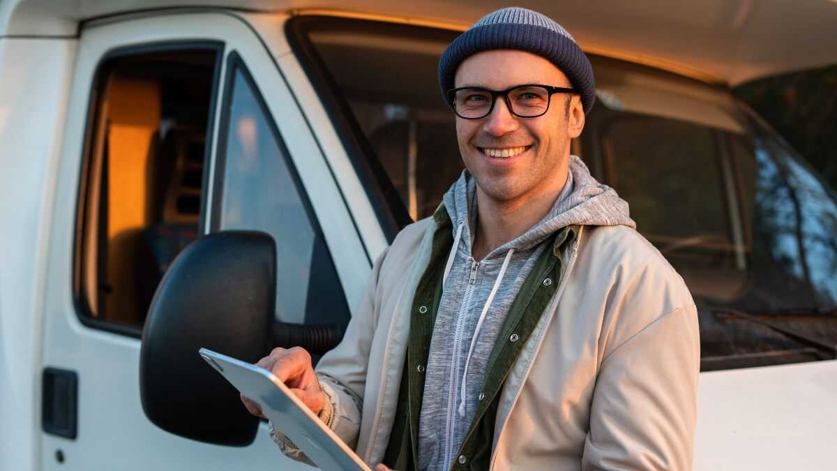 Het ministerie van Financiën staat zelfstandigen toe 50% van de BTW op de auto af te trekken en wijst nog steeds benzine af