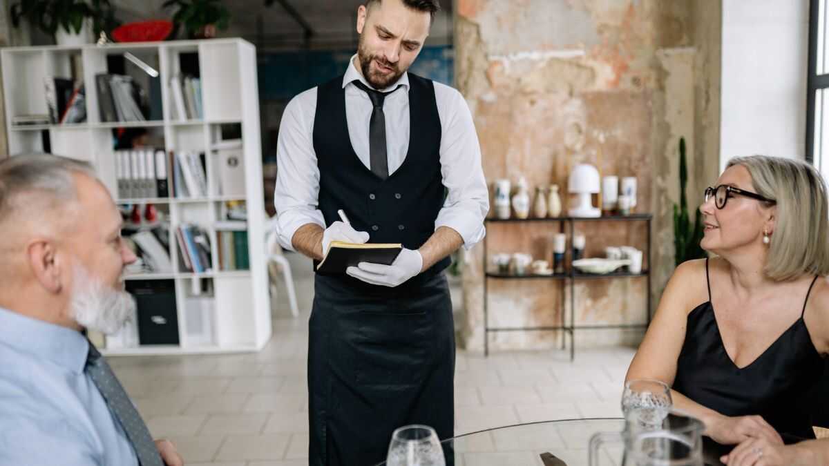 Europa dreigt de verlaagde BTW op bars, restaurants en hotels in Spanje af te schaffen en stelt een 21% BTW-verhoging voor