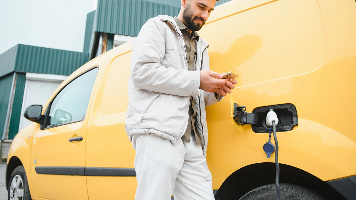 Het kabinet gaat 7.500 euro betalen aan zelfstandigen en MKB-bedrijven die een elektrische auto of bestelwagen kopen