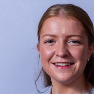 De senior technologieanalist die deelneemt aan een graduate programma