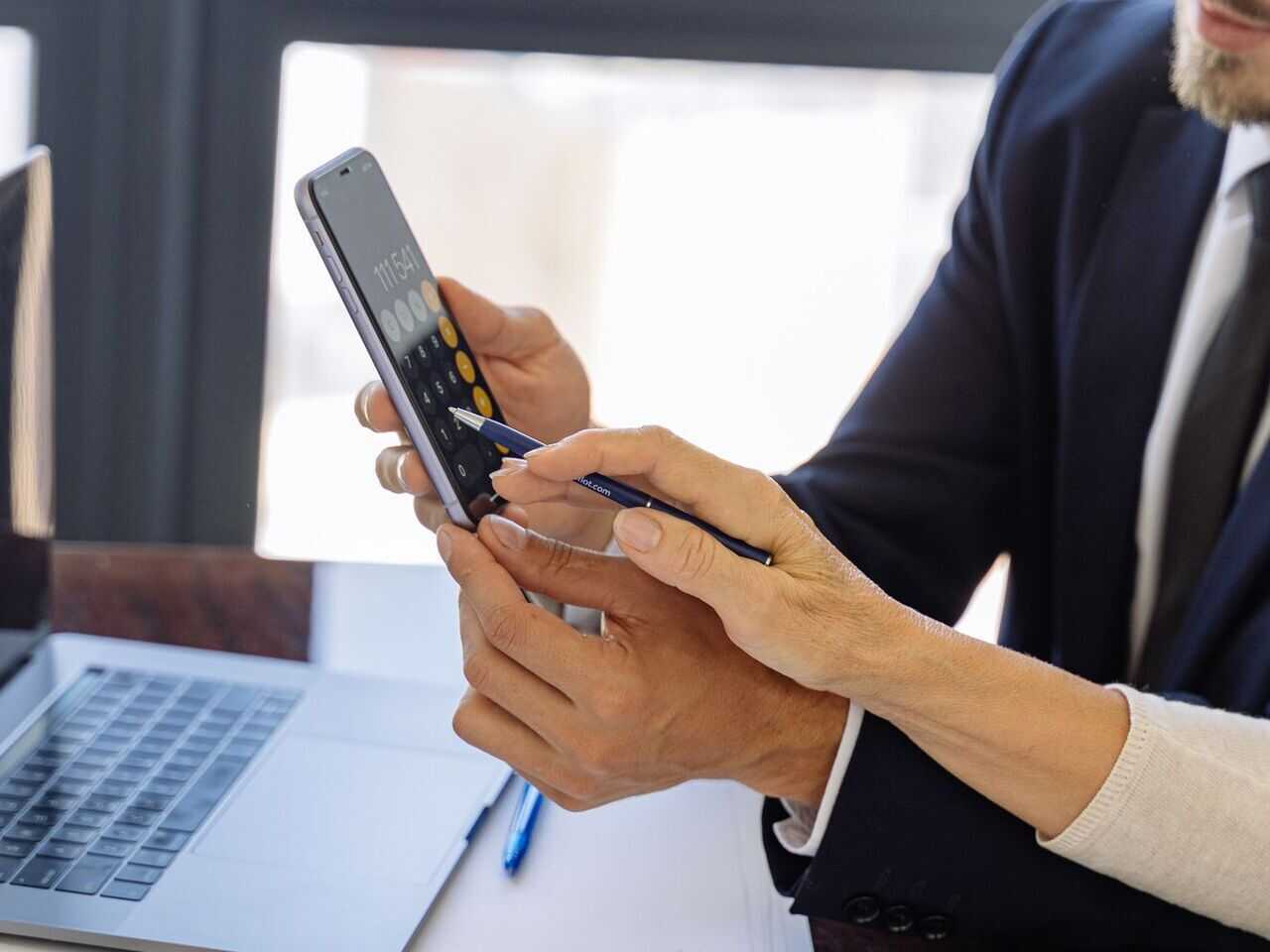 Adviesbureaus en freelancers kunnen honderden uren per jaar besparen met een programma voor de boekhouding van facturen